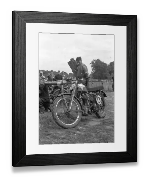 Framed Print : Eric Oliver (Oliver Special) 1947 Brands Hatch Grass