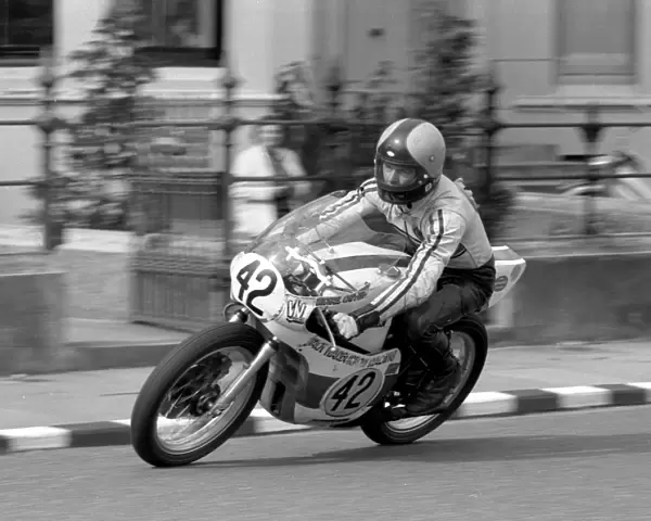 Mick Capper (Yamaha) 1977 Junior Manx Grand Prix