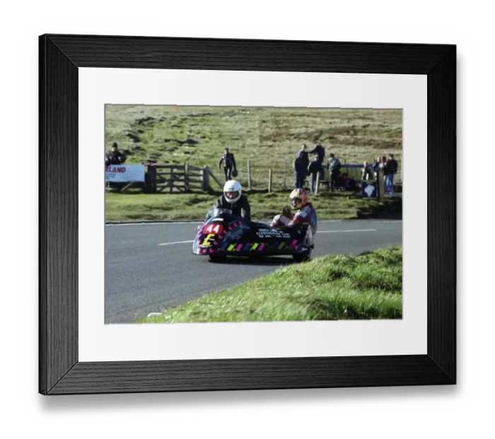 Framed Print : Gerard Flynn & Wade Boyd (Jacobs Kawasaki) 1994 Sidecar TT Framed Print : Gerard Flynn & Wade Boyd (Jacobs Kawasaki) 1994 Sidecar TT