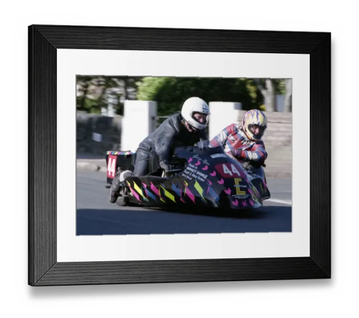 Framed Print : Gerry Flynn & Wade Boyd (Jacobs Kawasaki) 1994 Sidecar TT Framed Print : Gerry Flynn & Wade Boyd (Jacobs Kawasaki) 1994 Sidecar TT