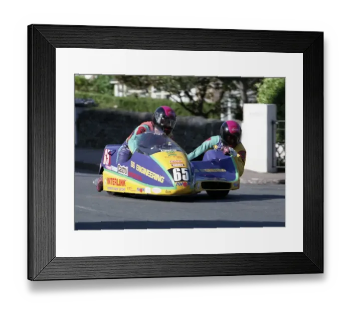 Framed Print : Mick Boddice jnr & Chris Hollis (Castrol Honda) 1994 Sidecar TT Framed Print : Mick Boddice jnr & Chris Hollis (Castrol Honda) 1994 Sidecar TT