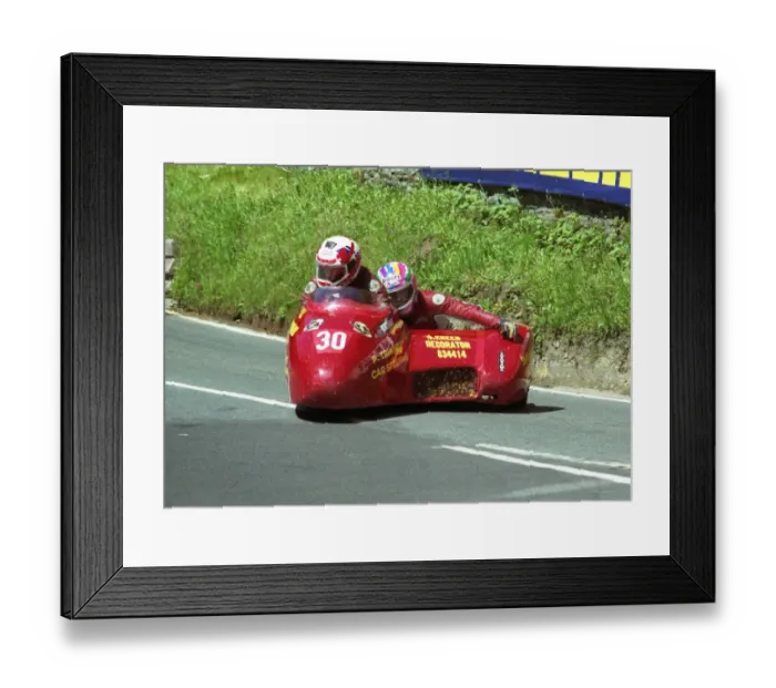 Framed Print : Artie Oates & Greg Mahon (Yamaha) 1995 Sidecar TT Framed Print : Artie Oates & Greg Mahon (Yamaha) 1995 Sidecar TT