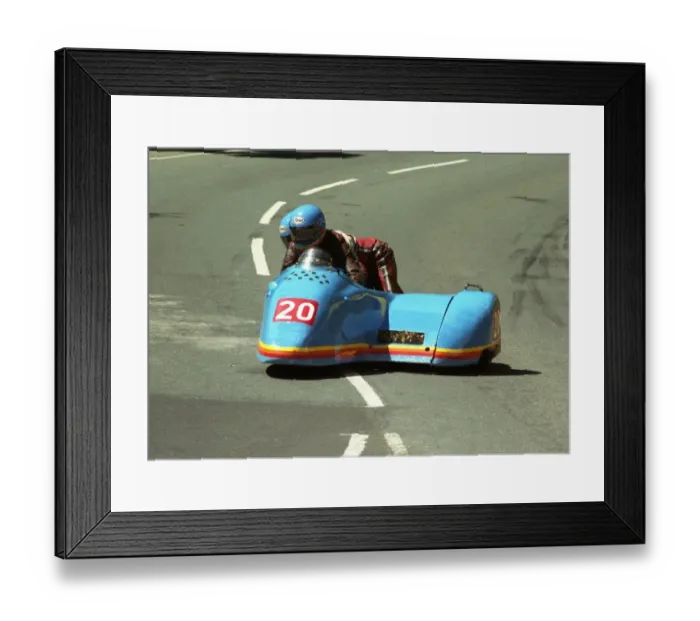Framed Print : David Wallis & Tim Kirkham (Yamaha) 1995 Sidecar TT Framed Print : David Wallis & Tim Kirkham (Yamaha) 1995 Sidecar TT