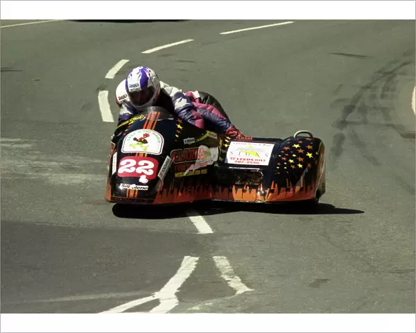 Martin Clark & Dave Bilton (Shelbourne Yamaha) 1995 Sidecar TT