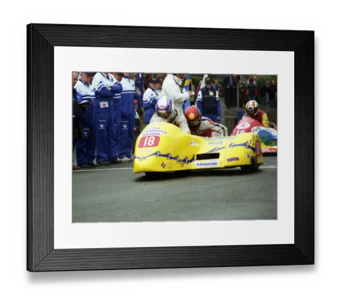 Framed Print : Des Founds & Dicky Gale (DJS Yamaha) 1996 Sidecar TT Framed Print : Des Founds & Dicky Gale (DJS Yamaha) 1996 Sidecar TT