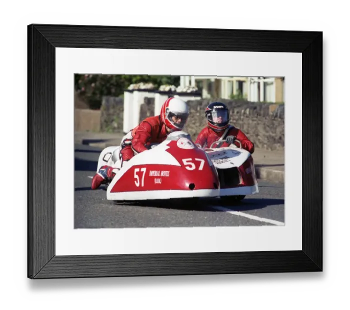 Framed Print : Gordon Jones & Julie Jones (Derbyshire Yamaha) 1990 Sidecar TT Framed Print : Gordon Jones & Julie Jones (Derbyshire Yamaha) 1990 Sidecar TT