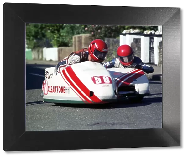 Lindsay Hurst & David Burgess (Wrathall Yamaha) 1990 Sidecar TT
