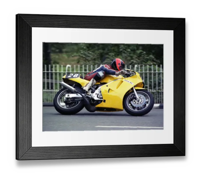 Framed Print : Sandy Berwick (Suzuki) 1990 Supersport 400 TT Framed Print : Sandy Berwick (Suzuki) 1990 Supersport 400 TT