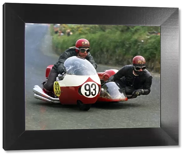 Roy Woodhouse & Doug Woodhouse (Honda) 1970 750cc Sidecar TT