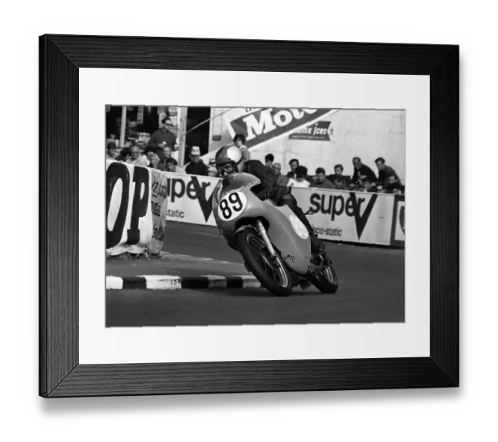 Framed Print : Roger Beaumont (Norton) 1966 Junior TT Framed Print : Roger Beaumont (Norton) 1966 Junior TT