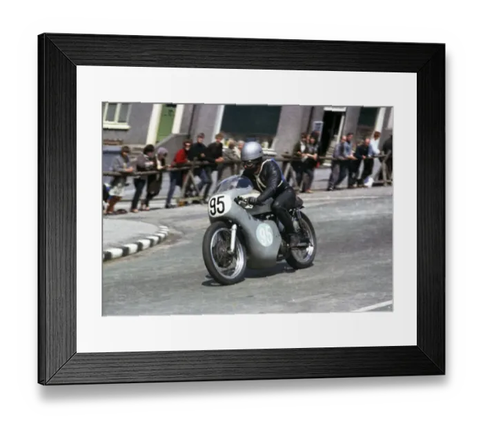 Framed Print : Hans Sommerhalder (Norton) 1965 Junior TT Framed Print : Hans Sommerhalder (Norton) 1965 Junior TT