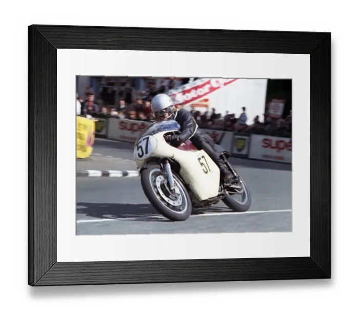 Framed Print : Hans Sommerhalder (Matchless) 1966 Senior TT Framed Print : Hans Sommerhalder (Matchless) 1966 Senior TT