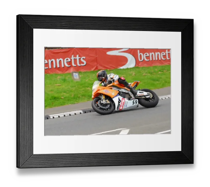 Framed Print : David Hewson (Aprilia) 2015 Senior TT Framed Print : David Hewson (Aprilia) 2015 Senior TT