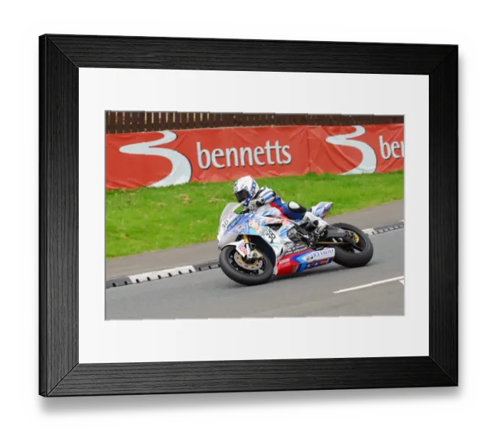Framed Print : Paul Shoesmith (BMW) 2015 Senior TT Framed Print : Paul Shoesmith (BMW) 2015 Senior TT