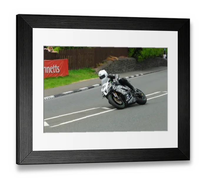 Framed Print : Alan Bonner (The Peoples Bike Kawasaki) 2015 Senior TT Framed Print : Alan Bonner (The Peoples Bike Kawasaki) 2015 Senior TT