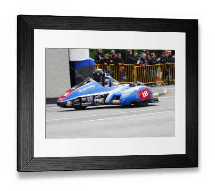 Framed Print : Alan Founds & Tom Peters (LCR Suzuki) 2015 Sidecar TT Framed Print : Alan Founds & Tom Peters (LCR Suzuki) 2015 Sidecar TT