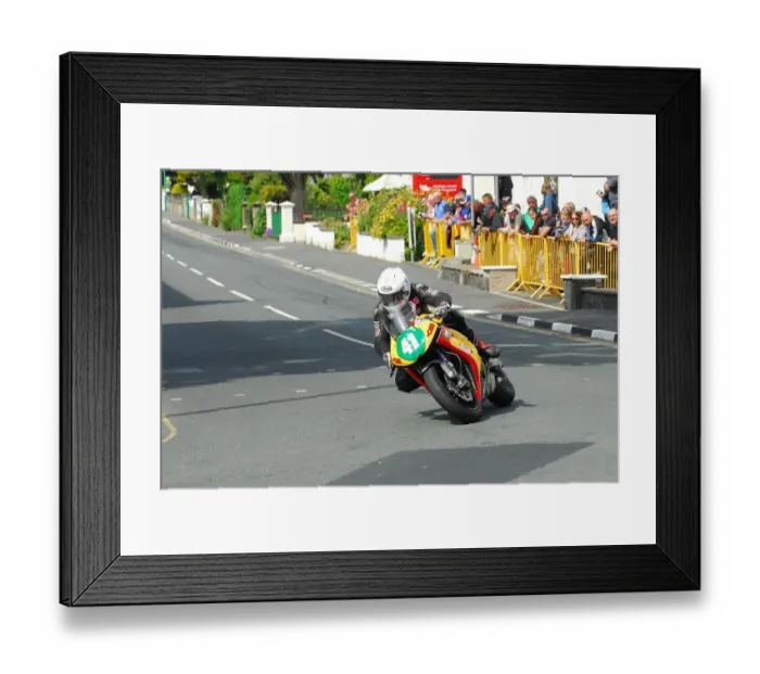 Framed Print : Ben Rea (Kawasaki) 2015 Lightweight TT Framed Print : Ben Rea (Kawasaki) 2015 Lightweight TT