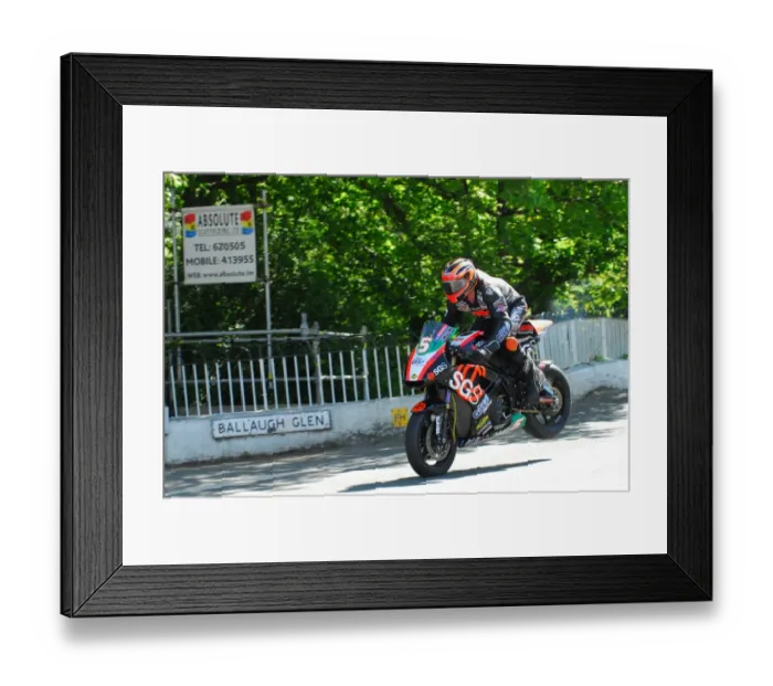 Framed Print : Ryan Farquhar (Kawasaki) 2015 Lightweight TT Framed Print : Ryan Farquhar (Kawasaki) 2015 Lightweight TT