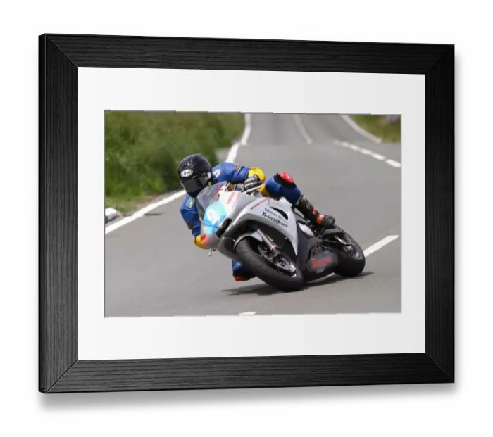 Framed Print : Chris Heath (Mann Racing Yamaha) 2004 Junior TT