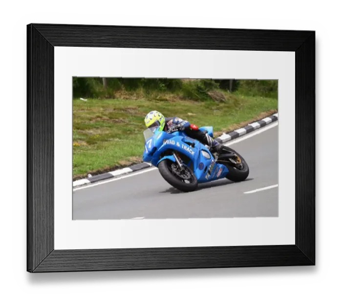 Framed Print : Nigel Beattie (Yamaha) 2004 Junior TT Framed Print : Nigel Beattie (Yamaha) 2004 Junior TT