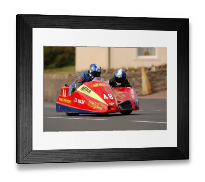 Framed Print : Les Harah & Carl McGurk (Jacobs Yamaha) 2004 Sidecar TT Framed Print : Les Harah & Carl McGurk (Jacobs Yamaha) 2004 Sidecar TT