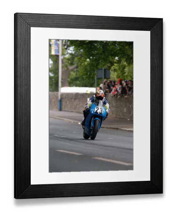 Framed Print : Gary Beattie (Honda) 2004 Classic Parade Lap Framed Print : Gary Beattie (Honda) 2004 Classic Parade Lap