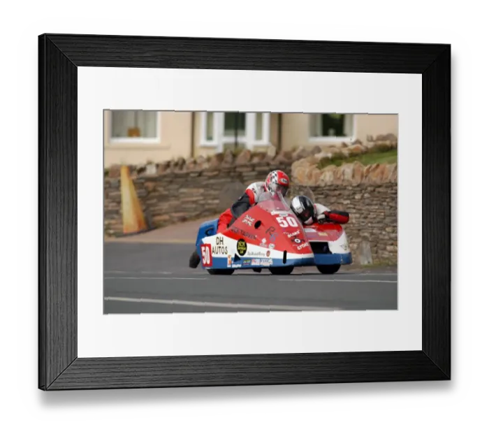 Framed Print : Dick Tapken & Rick Roberts (Jacobs Yamaha) 2004 Sidecar TT Framed Print : Dick Tapken & Rick Roberts (Jacobs Yamaha) 2004 Sidecar TT