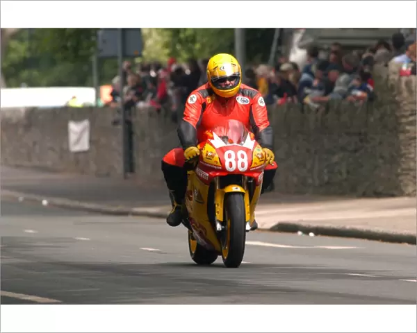 Nigel Milbank (V&M Yamaha) 2004 Classic Parade Lap