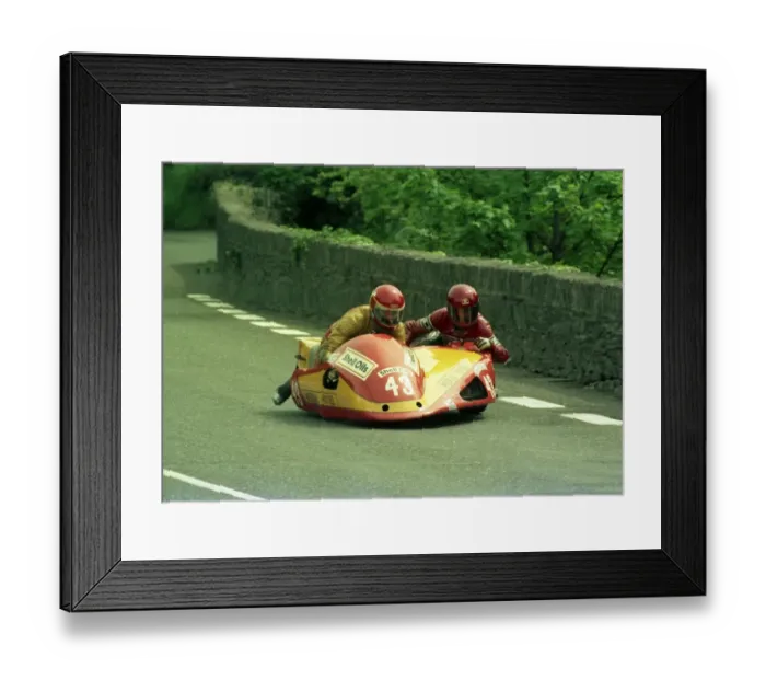 Framed Print : Frank Illingworth & Andrew Oldroyd (Yamaha) 1986 Sidecar TT