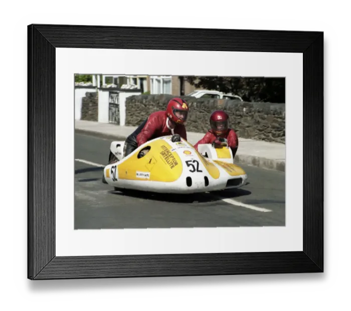 Framed Print : Jed Tennant & Maria Clarke (Suzuki Interceptor) 1985 Sidecar TT Framed Print : Jed Tennant & Maria Clarke (Suzuki Interceptor) 1985 Sidecar TT