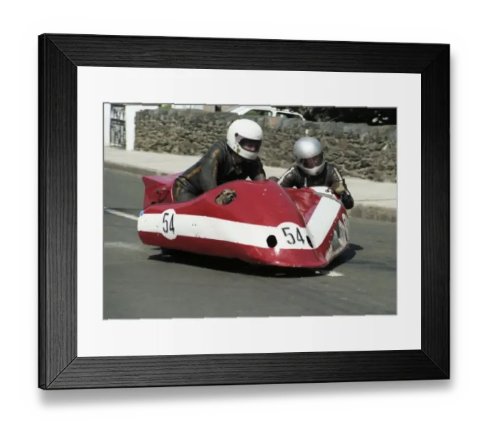 Framed Print : Rod Bellas & Geoff Knight (Suzuki) 1985 Sidecar TT