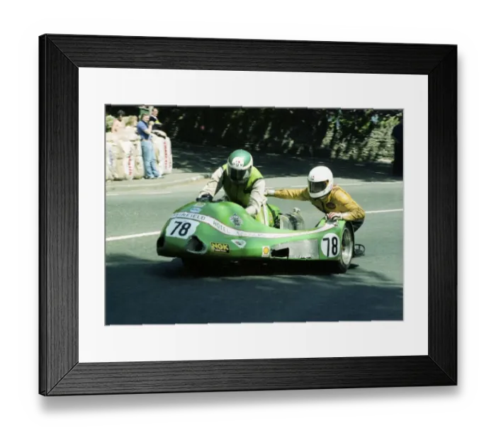 Framed Print : Albert Hanna & Colaro Killough (Derbyshire Kawasaki) 1982 Sidecar TT