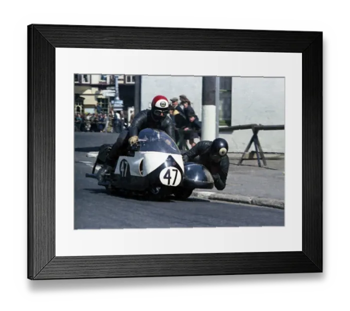Framed Print : Mick Farrant & A Diggle (Vincent spl) 1967 Sidecar TT Framed Print : Mick Farrant & A Diggle (Vincent spl) 1967 Sidecar TT