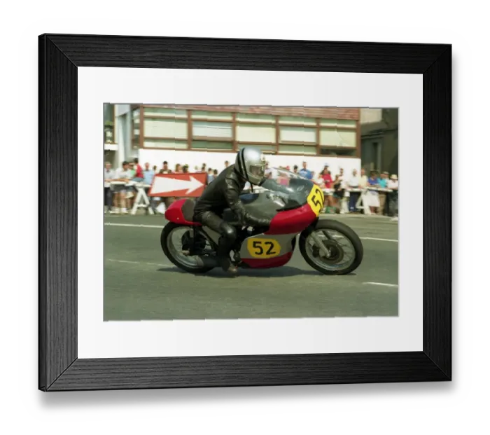 Framed Print : Peter Swallow (Petty) 1991 Senior Manx Grand Prix Framed Print : Peter Swallow (Petty) 1991 Senior Manx Grand Prix