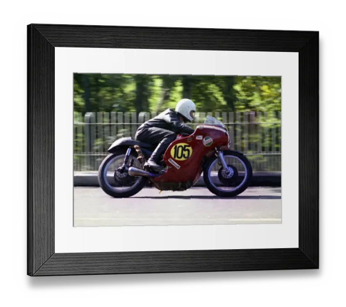 Framed Print : Chris East (Matchless) 1972 Senior Manx Grand Prix Framed Print : Chris East (Matchless) 1972 Senior Manx Grand Prix