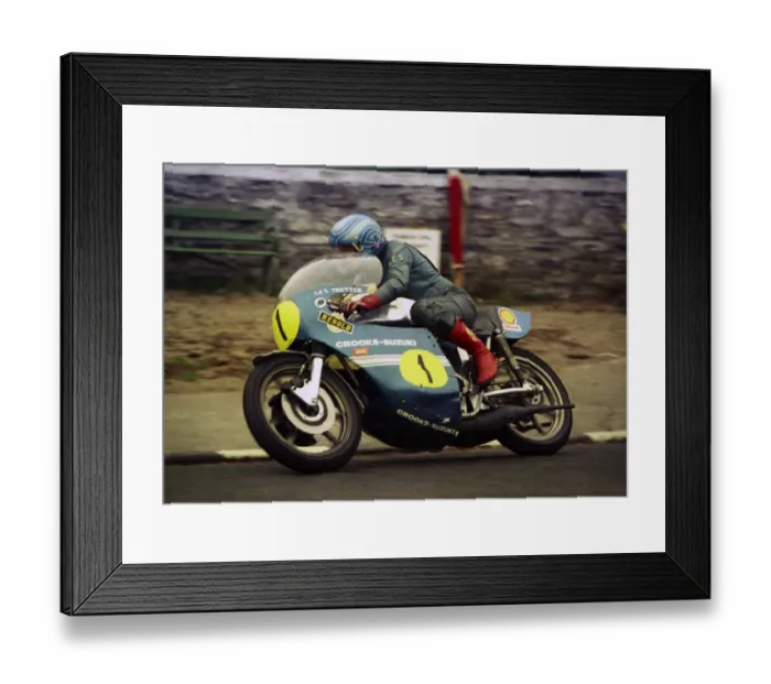 Framed Print : Les Trotter (Crooks Suzuki) 1976 Senior Manx Grand Prix Framed Print : Les Trotter (Crooks Suzuki) 1976 Senior Manx Grand Prix