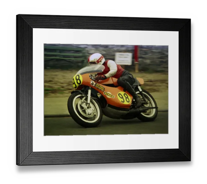 Framed Print : Paul Armson (Yamaha) 1976 Senior Manx Grand Prix Framed Print : Paul Armson (Yamaha) 1976 Senior Manx Grand Prix
