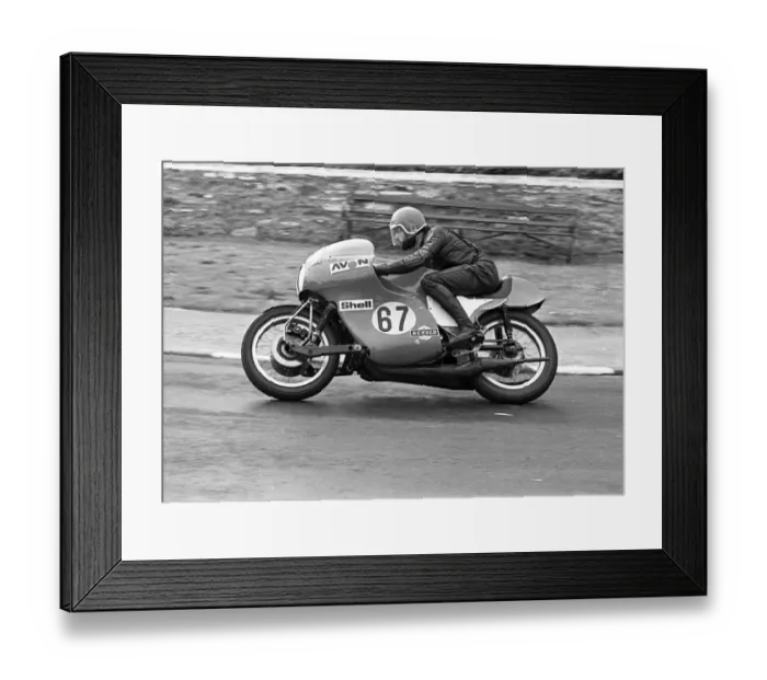 Framed Print : Barry Sims (Difazio Suzuki) 1975 Senior Manx Grand Prix Framed Print : Barry Sims (Difazio Suzuki) 1975 Senior Manx Grand Prix