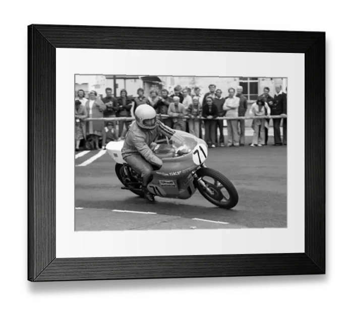 Framed Print : Neil Kelly (Racewaye) 1975 Senior Manx Grand Prix Framed Print : Neil Kelly (Racewaye) 1975 Senior Manx Grand Prix