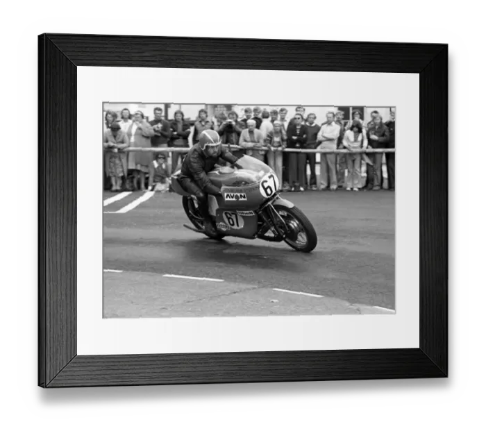 Framed Print : Barry Sims (Difazio Suzuki) 1975 Senior Manx Grand Prix Framed Print : Barry Sims (Difazio Suzuki) 1975 Senior Manx Grand Prix