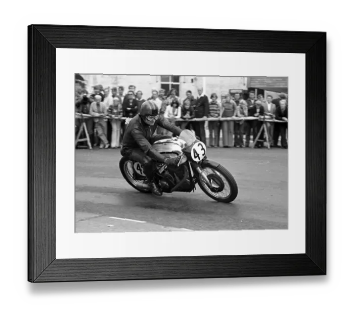 Framed Print : Grant Sellars (Norton) 1975 Senior Manx Grand Prix