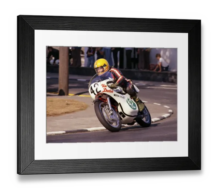 Framed Print : Roger Nott (Yamaha) 1975 Lightweight Manx Grand Prix Framed Print : Roger Nott (Yamaha) 1975 Lightweight Manx Grand Prix
