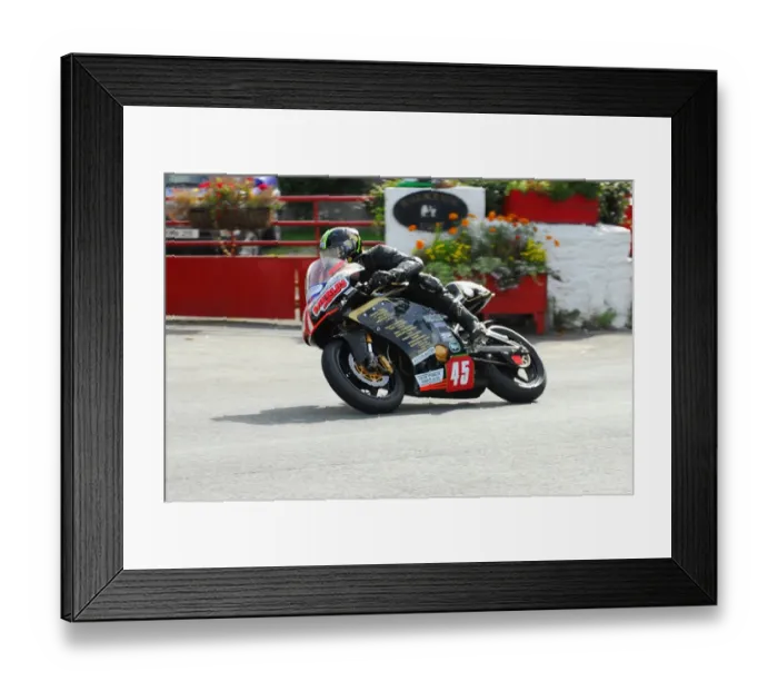 Framed Print : Peter Minns (Kawasaki) 2013 Newcomers Manx Grand Prix Framed Print : Peter Minns (Kawasaki) 2013 Newcomers Manx Grand Prix