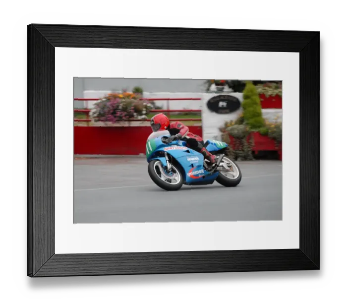 Framed Print : Dave Sells (Yamaha) 2007 Lightweight Manx Grand Prix Framed Print : Dave Sells (Yamaha) 2007 Lightweight Manx Grand Prix