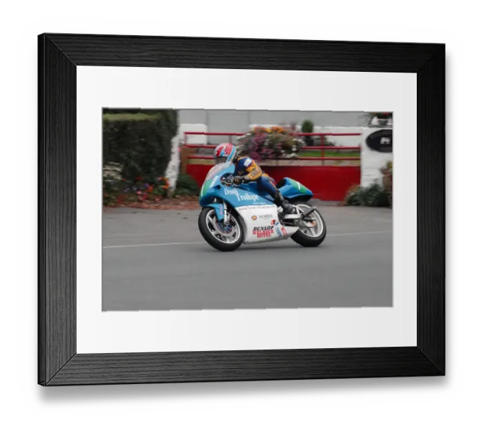 Framed Print : Neil Kent (Yamaha) 2007 Lightweight Manx Grand Prix Framed Print : Neil Kent (Yamaha) 2007 Lightweight Manx Grand Prix