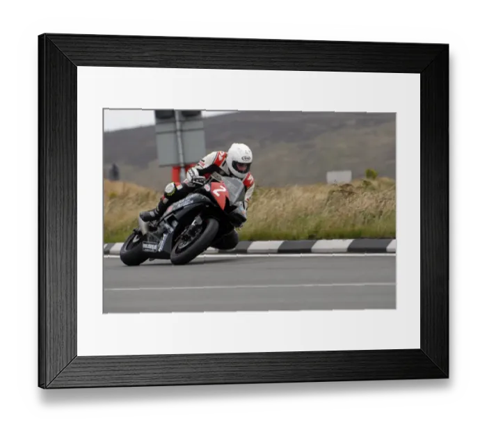 Framed Print : Leon Donaghy (Yamaha) 2007 Newcomers Manx Grand Prix