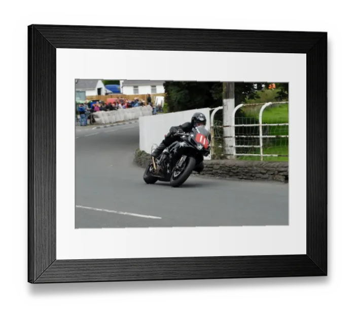Framed Print : Ian Gilder (Suzuki) 2007 Newcomers Manx Grand Prix