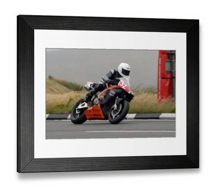 Framed Print : Ade Edwards (Honda) 2007 Newcomers Manx Grand Prix Framed Print : Ade Edwards (Honda) 2007 Newcomers Manx Grand Prix