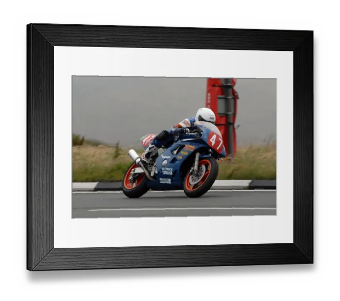 Framed Print : Olie Linsdell (Yamaha) 2007 Newcomers Manx Grand Prix Framed Print : Olie Linsdell (Yamaha) 2007 Newcomers Manx Grand Prix