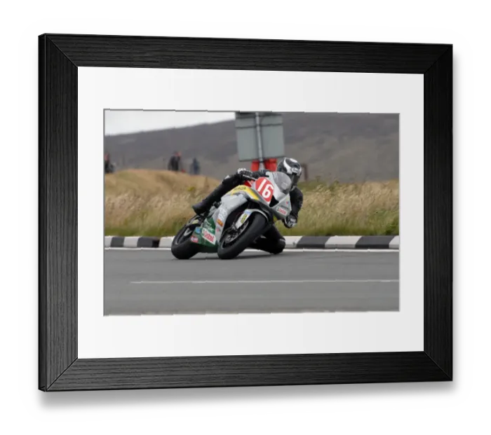 Framed Print : Paul Simpson (Honda) 2007 Newcomers Manx Grand Prix
